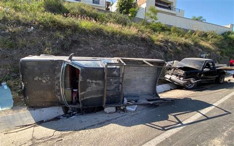 Choque Deja Una Camioneta Volcada En El Surponiente Diario De