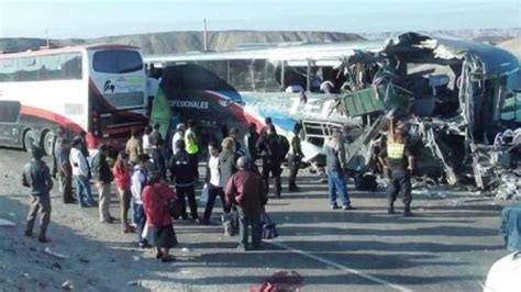 Perú 17 muertos y 41 heridos tras choque de dos autobuses