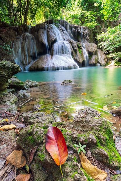 La Cascada Huay Mae Khamin Se Encuentra En El Parque Nacional De La