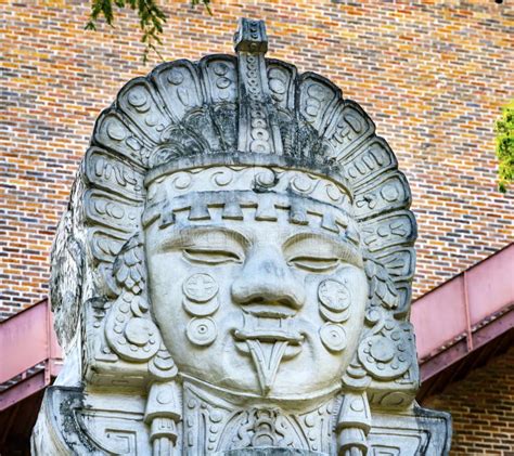 Aztec Statue River Walk San Antonio Texas Foto De Stock Imagem De