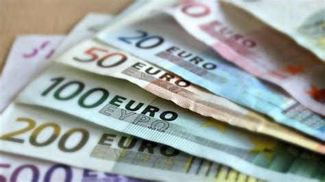 The Lek Suffocates The Euro And The Pound Learn How Much Foreign