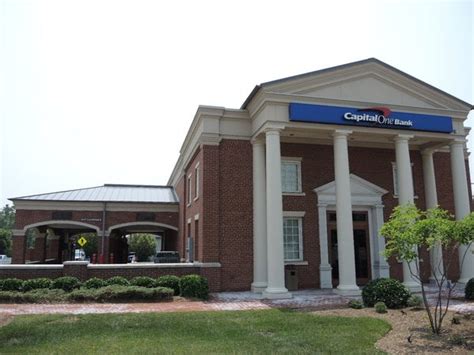 Capital One Bank Banks And Credit Unions 401 E Market St Leesburg