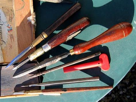 Types of Tools for Wood Engraving - Woodworking Trade