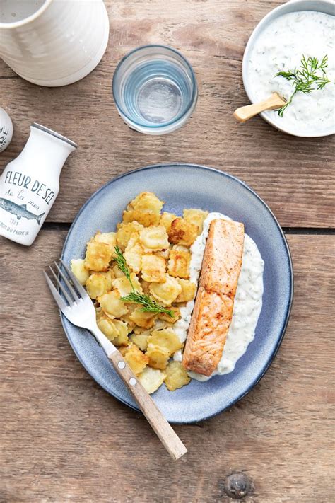 Ravioles à poêler chèvre ciboulette et pavés de saumon à la crème d