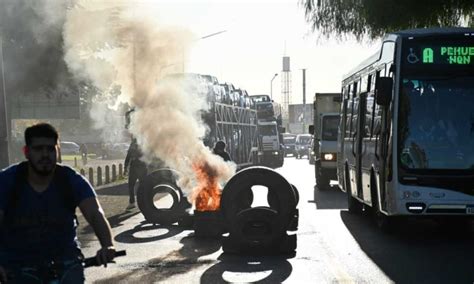 Corte Total De La Ruta 22 En Roca Y Marcha A Los Puentes Desde