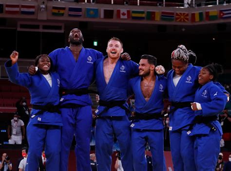 JO Judo Sarah Léonie Cysique offre le titre par équipe à la France