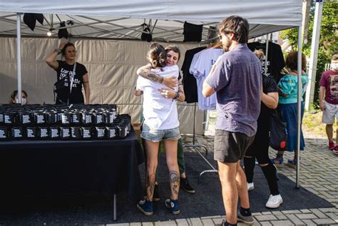 Pin Em 5 Anos De Puta Peita Na Rua Pagu