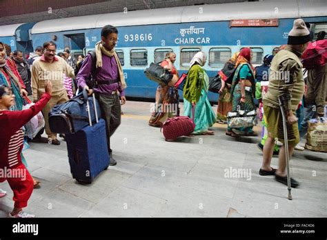 Passengers At Howrah Train Station In Kolkata India Stock Photo Alamy