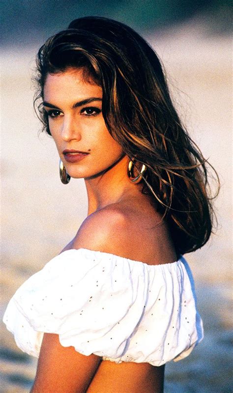 10 Supermodels Who Ruled The 90s Supermodels Cindy Crawford 90s Supermodels