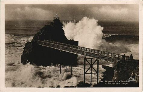 Biarritz La Tempete Au Rocher De La Vierge France Biarritz