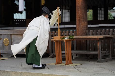 「神道」の基礎知識。神社での参拝手順と神式葬儀も 家族葬のファミーユ【coeurlien】