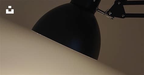Foto Una Luz Negra Que Cuelga Del Techo De Una Habitación Imagen