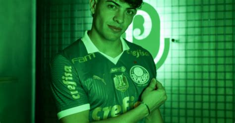 Palmeiras contrata Giay por 10 anos reforço promissor para o elenco