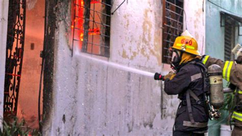 Extinguen Incendio En Colonia De Septiembre En San Salvador