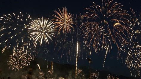 O Admirer Les Feux D Artifice Du Juillet Dans L Orne Et Le Calvados