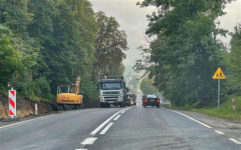 Budowa chodnika pod Kopcem Kierowców czekają utrudnienia