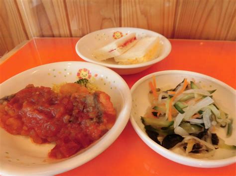 3月2日（火）の給食「魚のトマト煮・中華和え」おやつ「サンドイッチ」 摩耶幼稚園（熊本県あさぎり町）