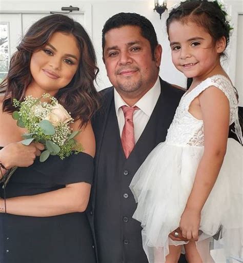 La lejana relación que Selena Gomez tiene con su papá mexicano Selena