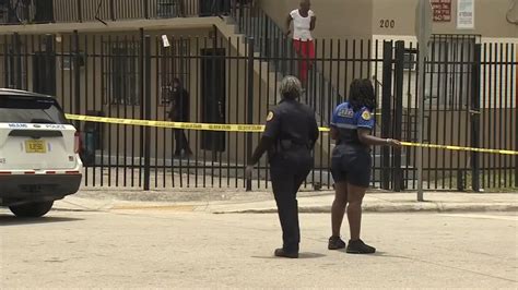 11 Year Old Girl In Critical Condition After Being Shot In Miami Apartment Police Say Wsvn