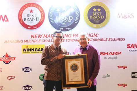 Fifastra Raih Indonesia Best Brand Award