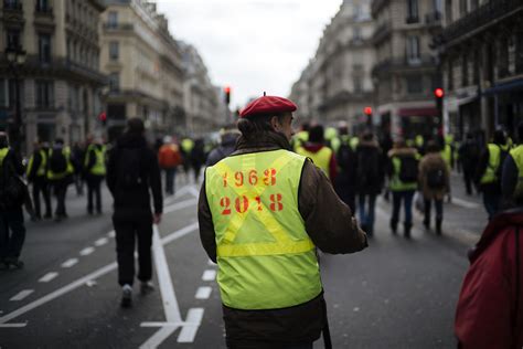 Francia I Gilet Gialli Tornano In Piazza Guerriglia A Bordeaux