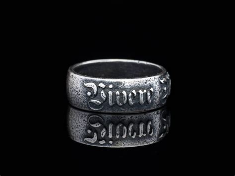 Vivere Militare Est latin phrase ring - Artifactoria
