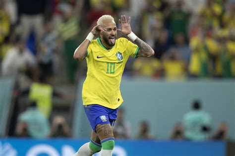 Neymar está a um gol de igualar Pelé na artilharia da Seleção brasileira