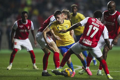 Vis O Sporting De Braga Vence Pela Terceira Vez A Ta A Da Liga Ao