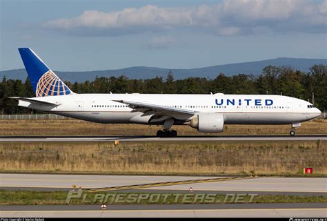 N78001 United Airlines Boeing 777 224 ER Photo By Marlon Radeck ID