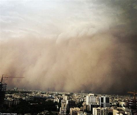 Allarme Per Nuova Tempesta Di Sabbia Su Teheran 5 Vittime Finora FOTO