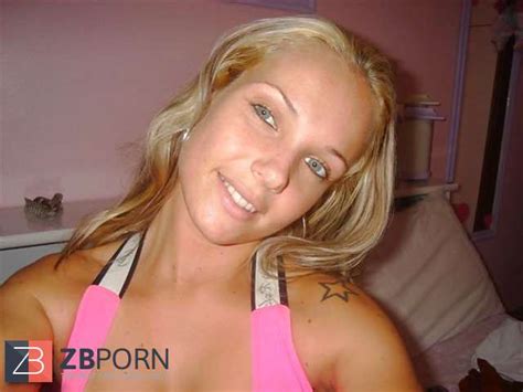 Deliciosa Amiga Virtual Its Not Me Its A Virtual Acquaintance ZB Porn