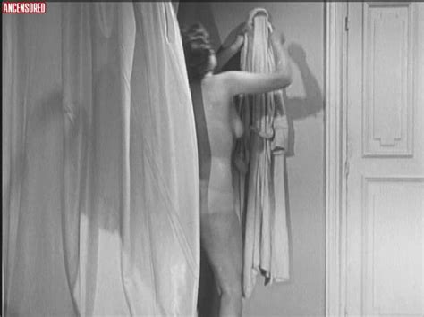 Naked Dora Doll in On déménage le colonel