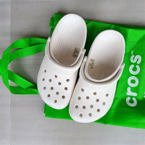 Authentic Crocs Classic Clogs White W7, Women's Fashion, Footwear ...