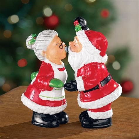 Cute Christmas Holiday Salt And Pepper Shaker Sets