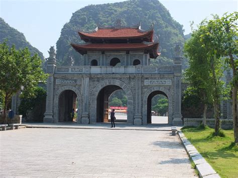 Hoa Lu Ancient Capital Travel Guide Bai Dinh Pagoda Ninh Binh Tours