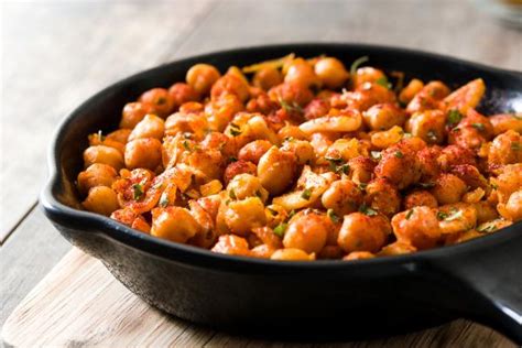 Cómo hacer un potaje de garbanzos con bacalao Descubre esta receta