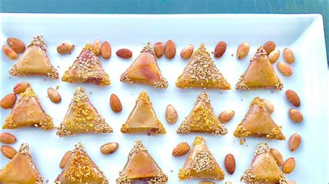 Best Moroccan Almond Briwats Briouates Recipe Moroccan Pastries