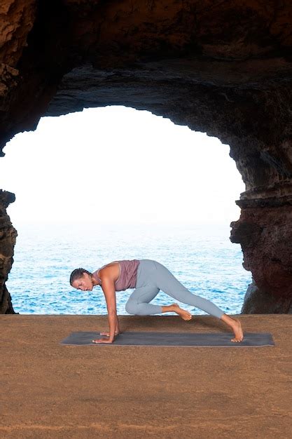 P Gina Im Genes De Delfin Pose Yoga Descarga Gratuita En Freepik