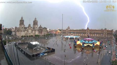 Cdmx Rayo Impresionante En El Z Calo De Ciudad De M Xico Marzo