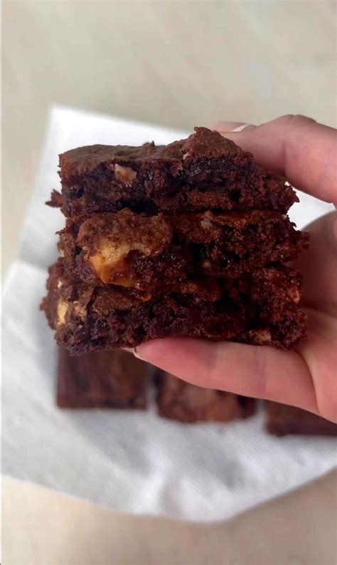 Twix Bar Brownies Gonanas