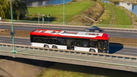 Solaris Predstavil Nový Elektrobus Cez Pantograf Sa Nabije Výkonom Až