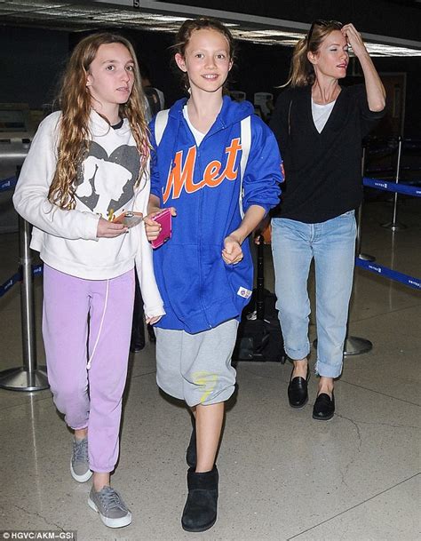 Leslie Mann Ferries Her Daughters Maude And Iris Through Lax Daily