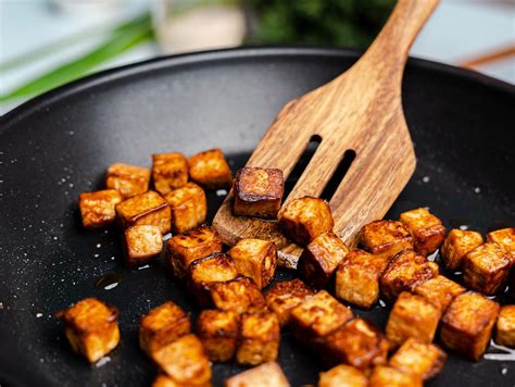 Tofu Anbraten So Wird Tofu Richtig Zubereitet Knuspriger Tofu Tofu