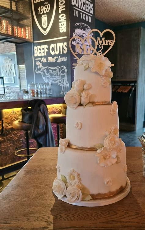 All White Weddingcake Decorated Cake By Cakesdecor