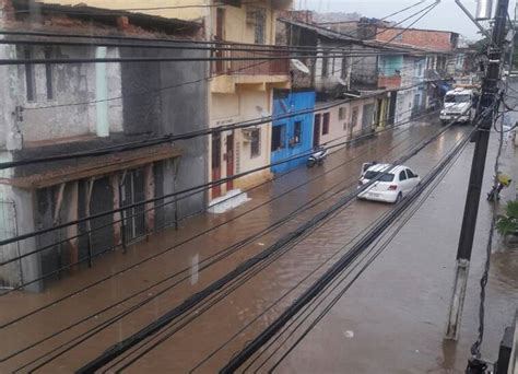 V Deo Chuva Forte Alaga Ruas E Causa Transtornos Em Bairros De Sim Es