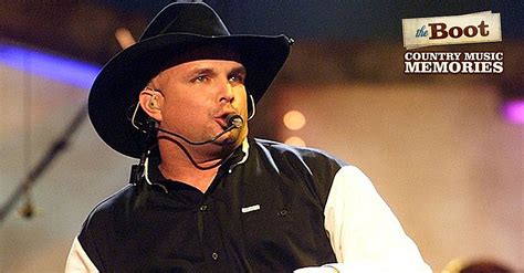 Country Music Memories: Garth Brooks Hits No. 1 With 'The Dance'