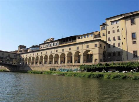 Meet Florence: Vasarian Corridor and Uffizi Gallery | HAPPYtoVISIT.com