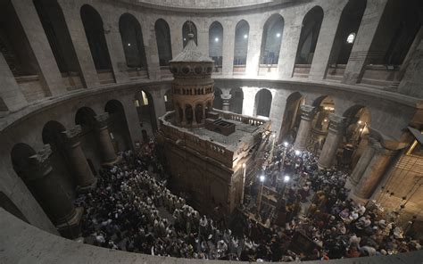 Christian Faithful Mark Easter Sunday In Jerusalem S Church Of The Holy Sepulchre The Times Of