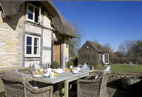 3 Beautiful Cotswold Cottages for a Rural Getaway