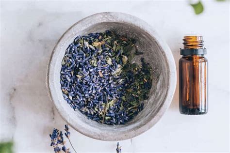 11 Benefits of Lavender Oil for Skin (+ 12 Ways to Use It) | Hello Glow